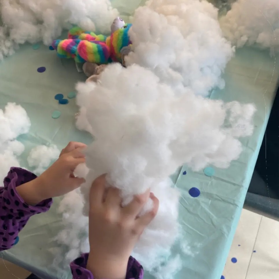 Maak-je-vulling-lekker-fluffy_Make-Your-Teddy_KidsWorkshop-2